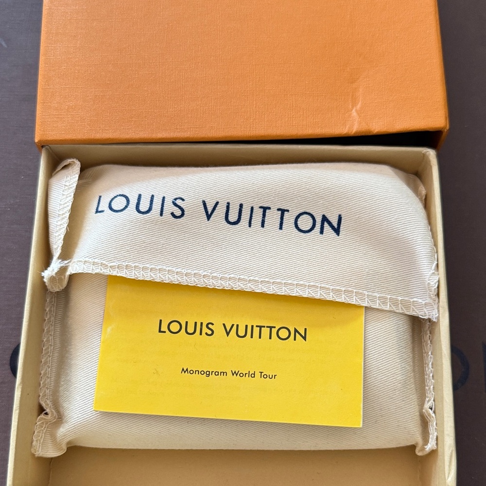 Beautiful Wallet. - Picture 7 of 7